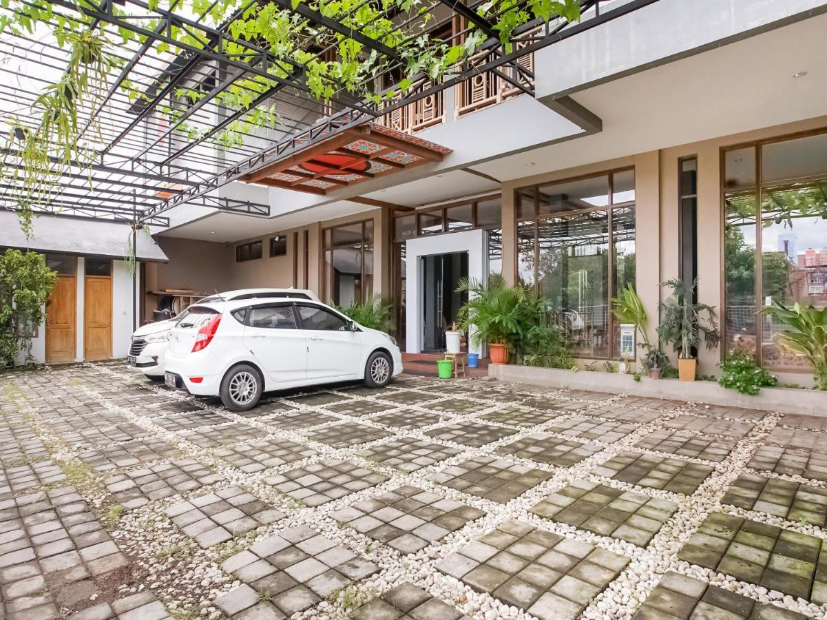 Urbanview Hotel Blok O International By Reddoorz Baturetno Dış mekan fotoğraf