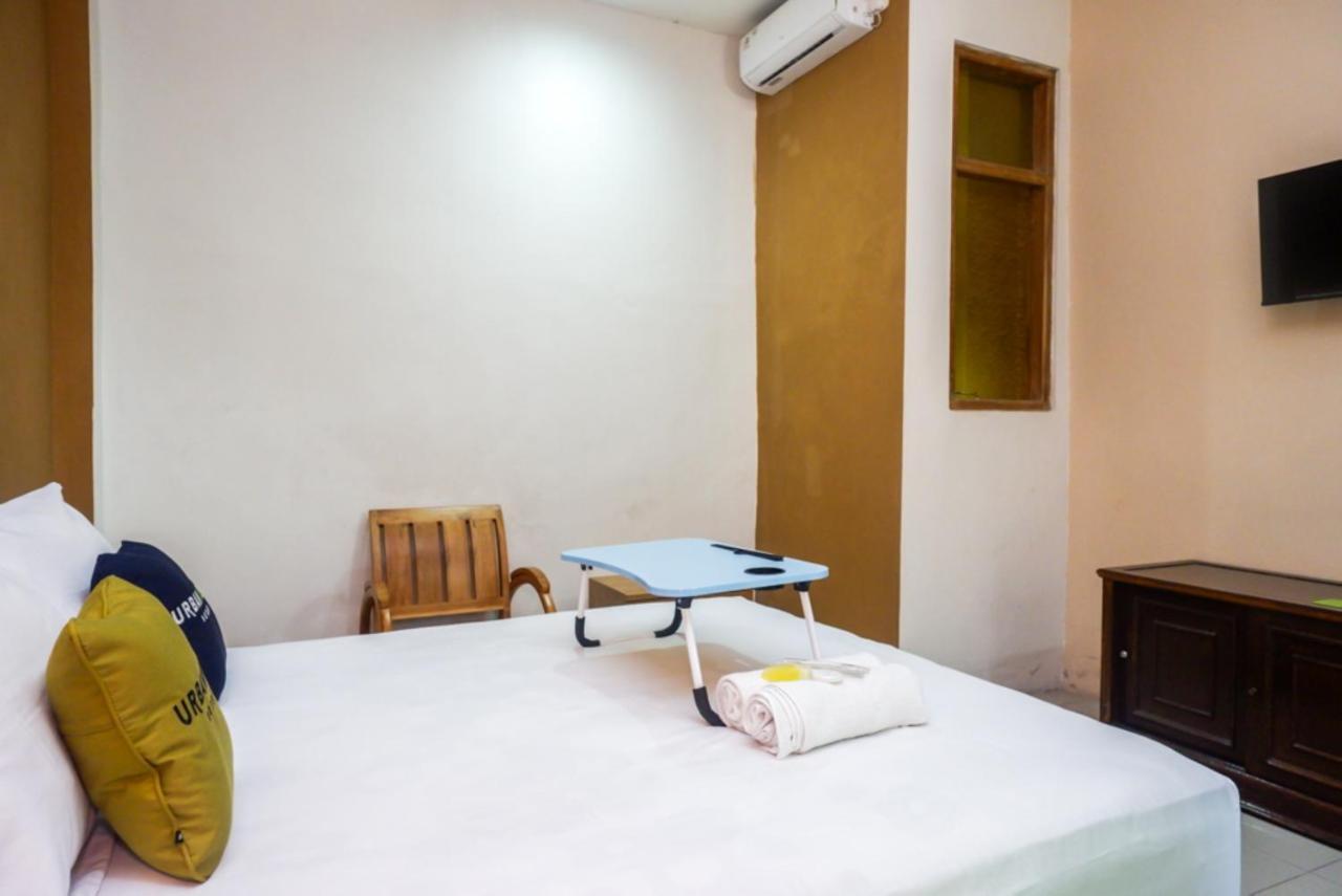 Urbanview Hotel Blok O International By Reddoorz Baturetno Dış mekan fotoğraf