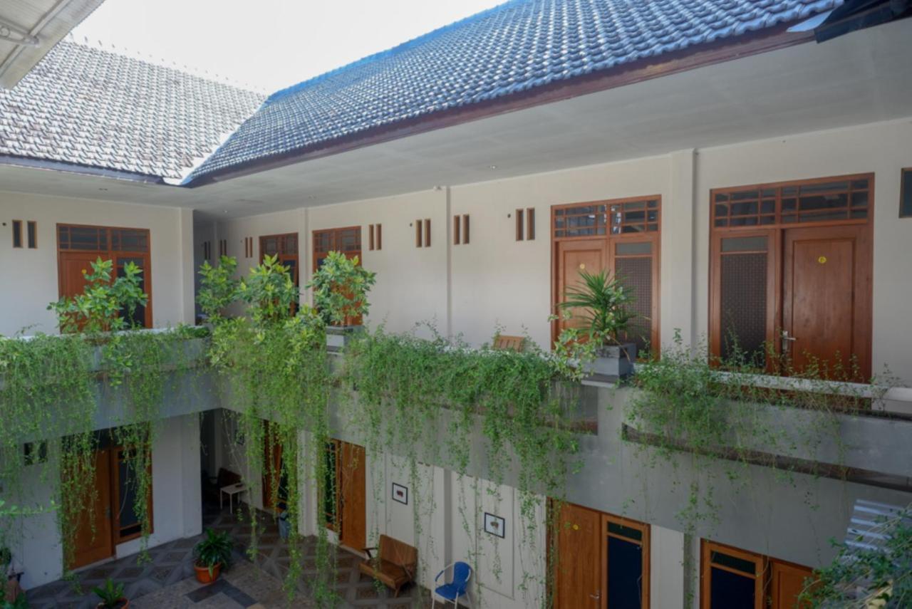 Urbanview Hotel Blok O International By Reddoorz Baturetno Dış mekan fotoğraf