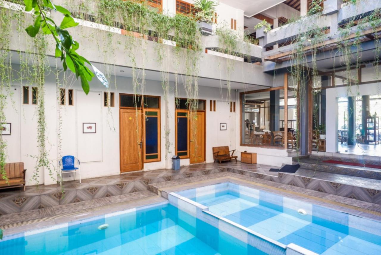 Urbanview Hotel Blok O International By Reddoorz Baturetno Dış mekan fotoğraf
