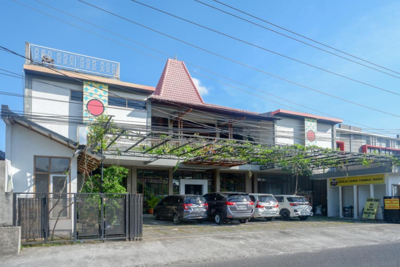 Urbanview Hotel Blok O International By Reddoorz Baturetno Dış mekan fotoğraf